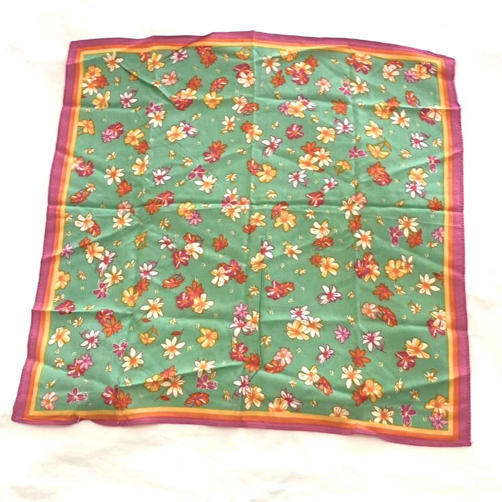 NWT! COLLECTION EIGHTEEN 100% COTTON GREEN AND PINK SCARF